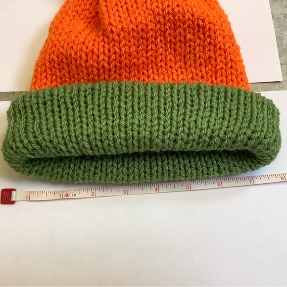 New Handmade Infant/Toddler Knitted Pumpkin Beanie with a Pom-Pom - Picture 8 of 9